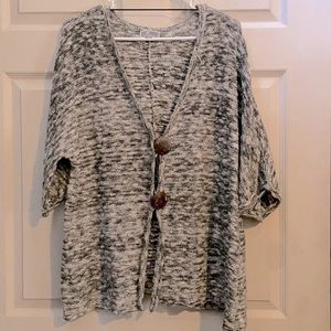 EUC ⭐️WINTER READY!!⭐️ Gray & White Marled Sweater w/ Big Brown Buttons, Sz 2x